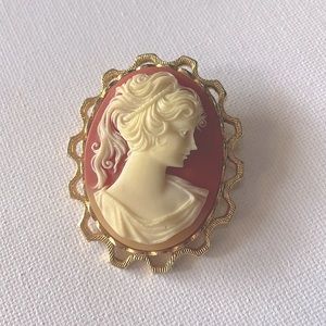 Cameo vintage broach